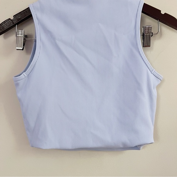 Spanx Contour Rib Mock Neck Crop Top in Light Blue Sleeveless Size Medium - Picture 7 of 8